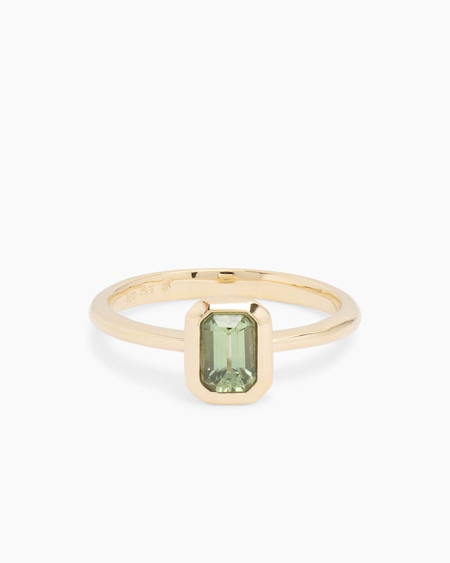 Ring mit Saphir