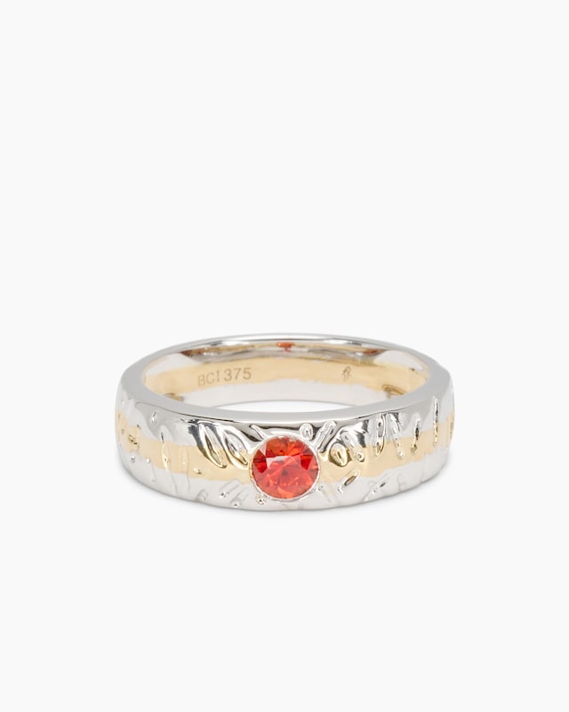 Ring mit Saphir