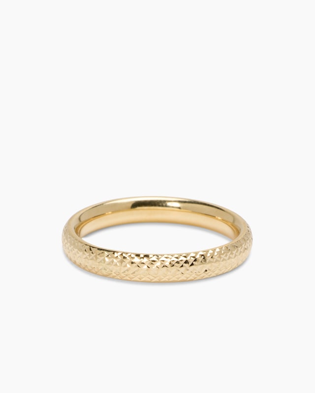 Ring im diamantierten Design