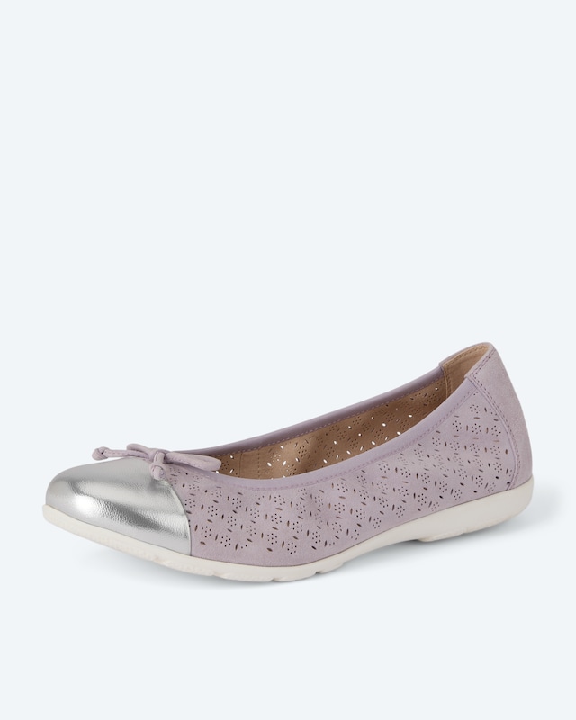 Ballerina mit Perforation