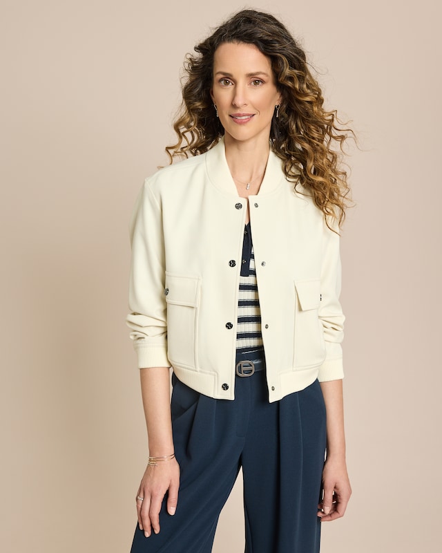Jacke mit Druckknöpfen