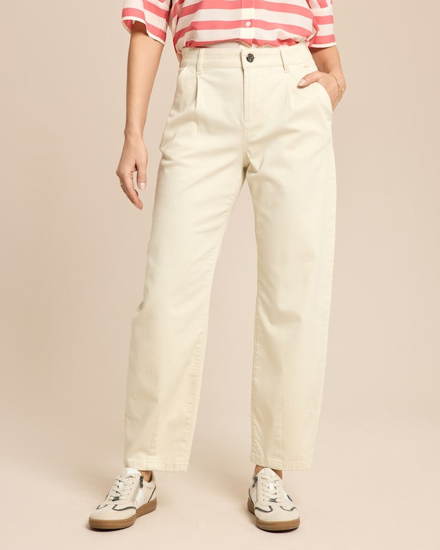 Jeans mit Kontrastdetails